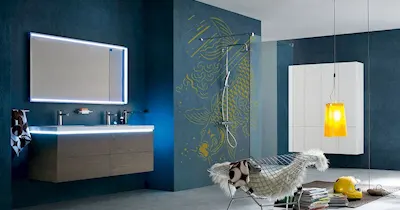 Bagno contemporaneo con tonalità di blu sulle pareti