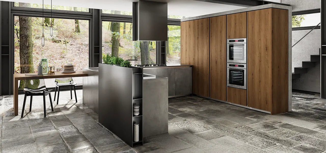 Interno di una cucina contemporanea con isola spaziosa e mobili in legno.